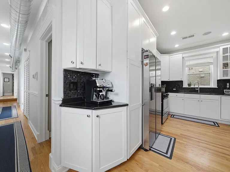 5302 N Winthrop Ave #4 — Photo 16