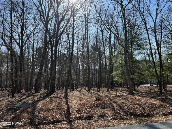 148 Locust Dr, Milford, PA 18337
