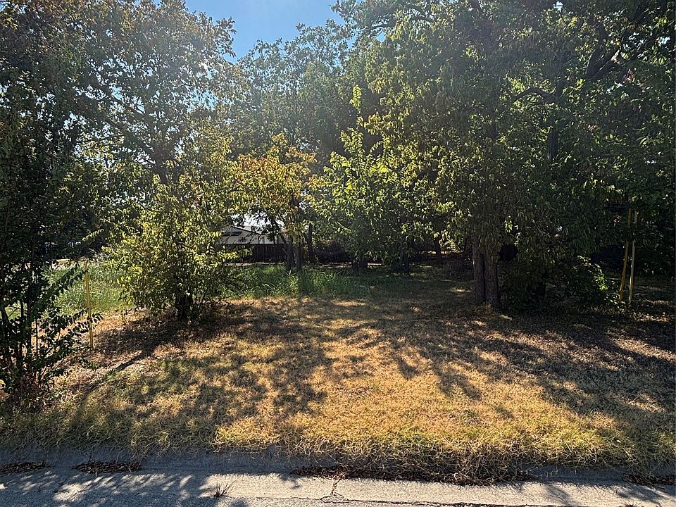 1st image of 823 Mill St
