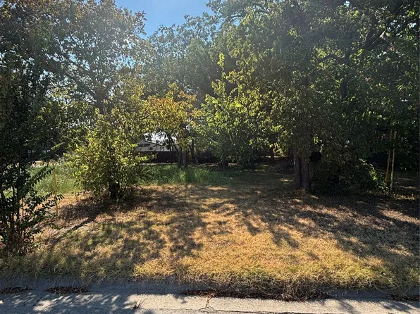 823 Mill St, Gainesville, TX 76240