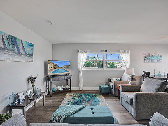 4th image of 708 SE 7th Ave APT 9