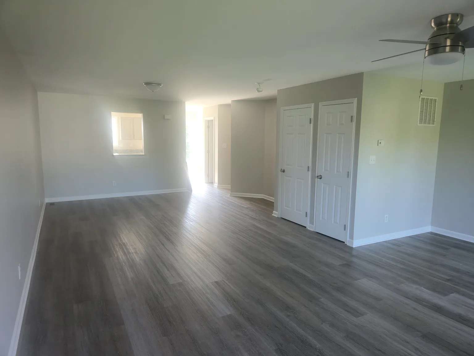 4 bed, 2400 sqft, $1,700 — Photo 4