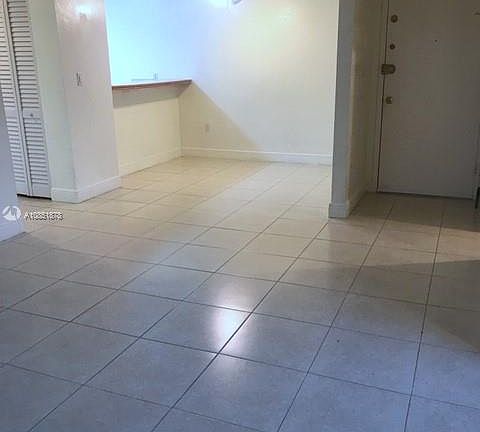 5th image of 1225 NE 124th St APT 40C