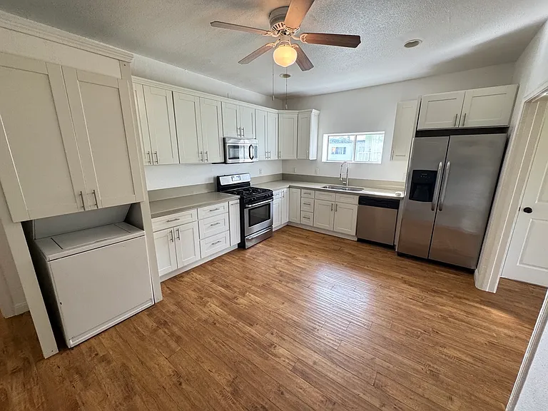 2336 W 21st St #2336 — Photo 3