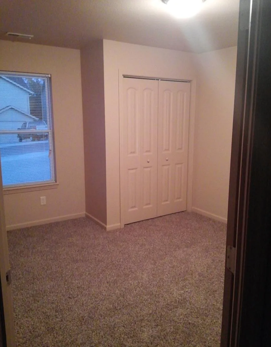 3 bed, 2000 sqft, $1,299 — Photo 4
