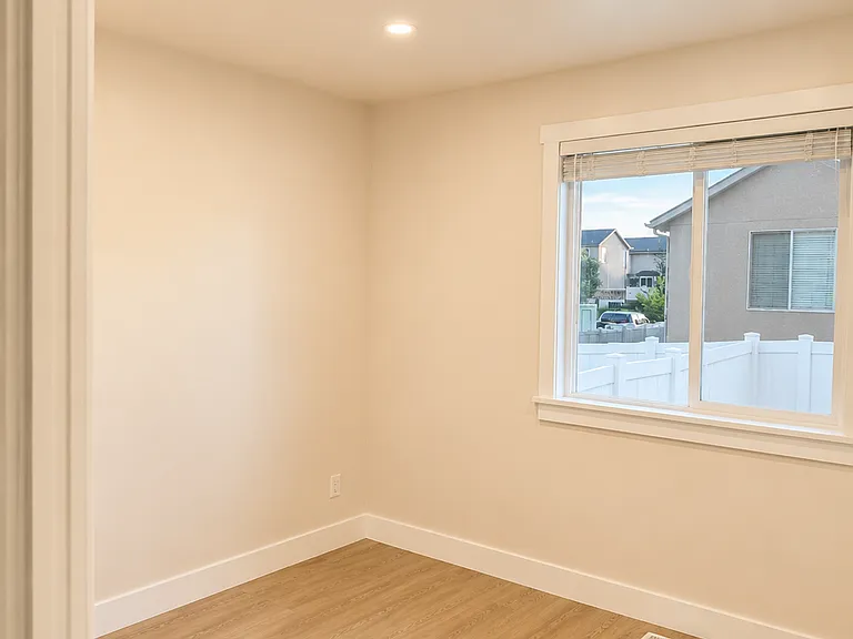 749 N Devonshire Dr — Photo 9
