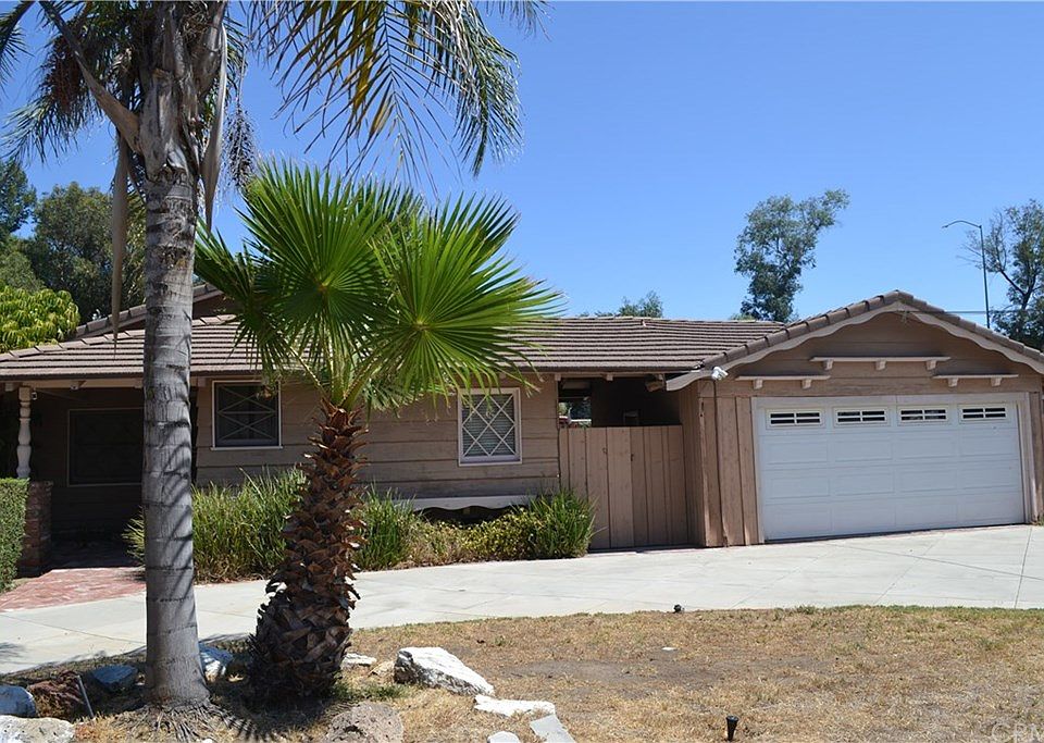 1st image of 8450 Aqueduct Ave