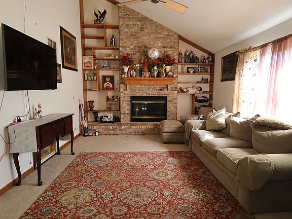 3rd image of 2166 Jordan Ln