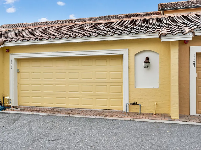 1121 Charming St — Photo 37