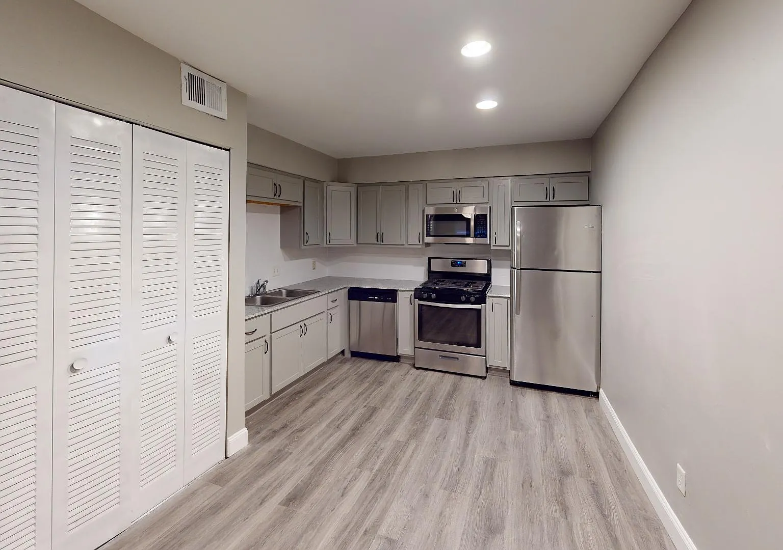 2 bed, $1,800 — Photo 3