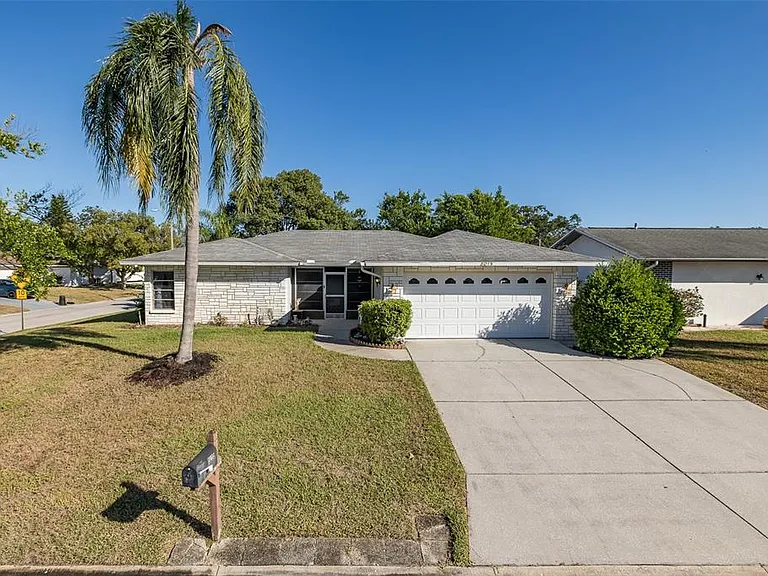 8015 San Fernando Dr — Photo 2
