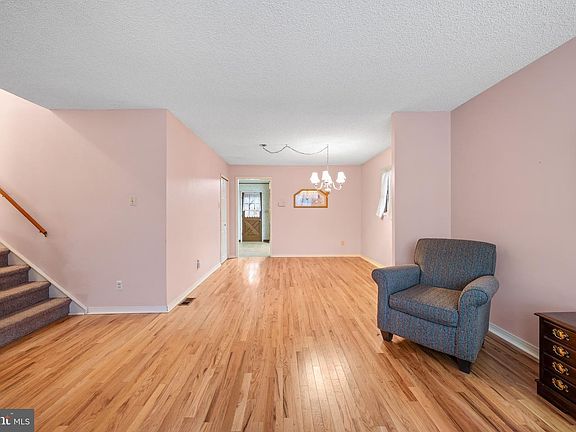 5th image of 628 Westminster Rd