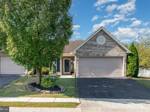 102 Merrihill Dr, Carlisle, PA 17015