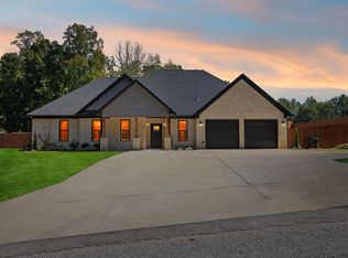 1048 Alex Dr, Lawrenceburg, TN 38464