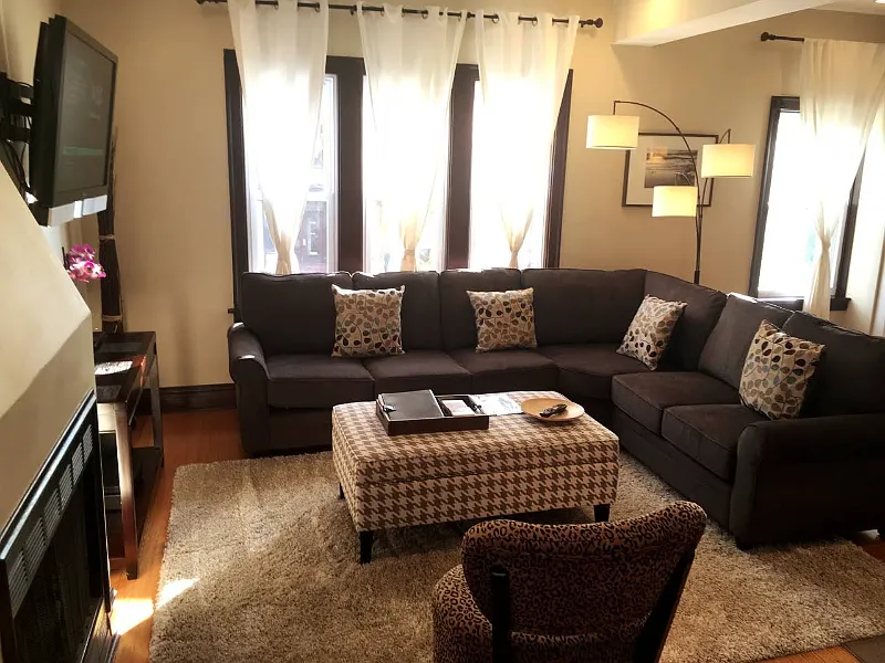 4 bed, 2450 sqft, $4,950 — Photo 4