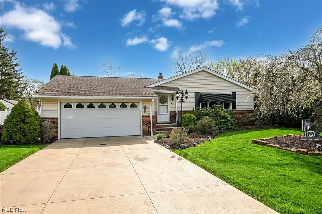 7463 Dawn Haven Dr photo 1