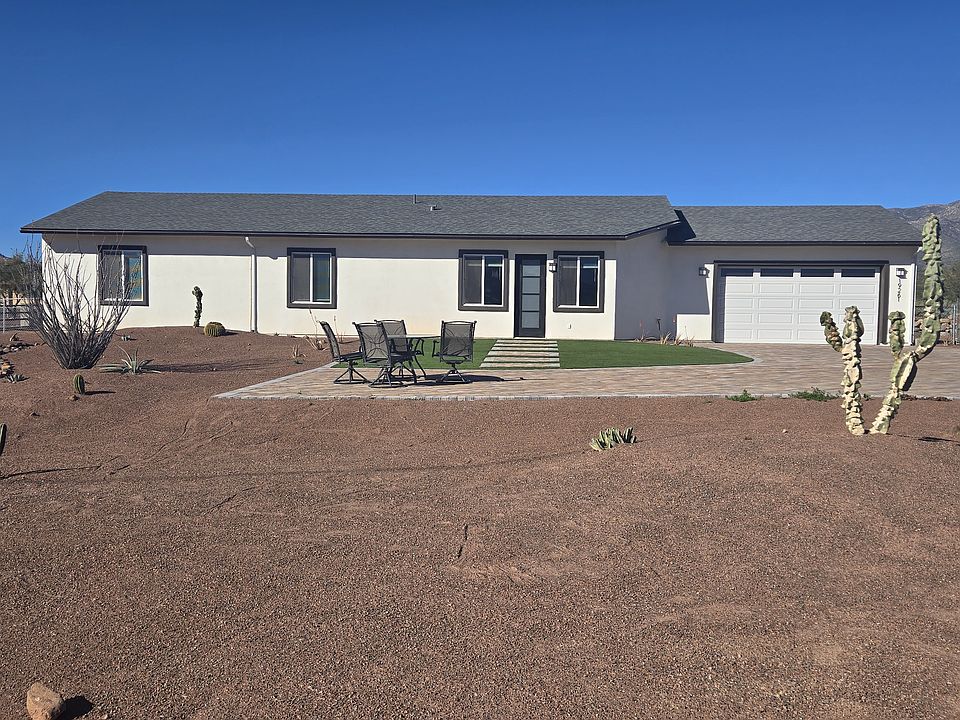 Detailed look at homes welcoming entrance.