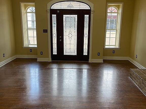 5th image of 121 Summit St