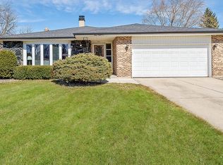 418 Claremont Dr, Downers Grove, IL 60516