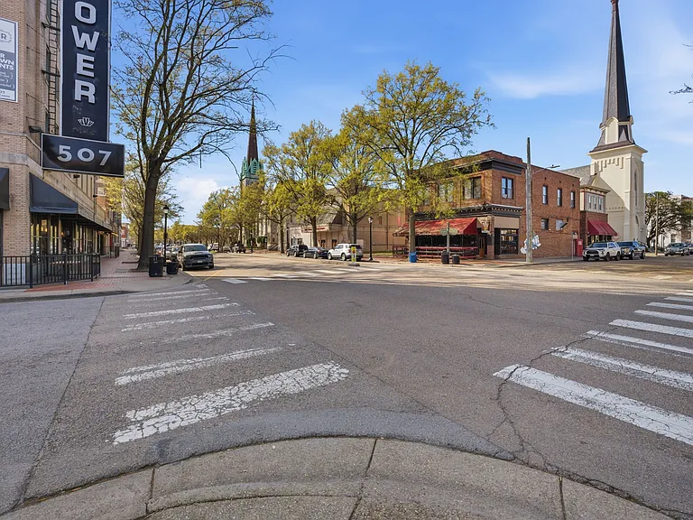 605 Dinwiddie St #B — Photo 20