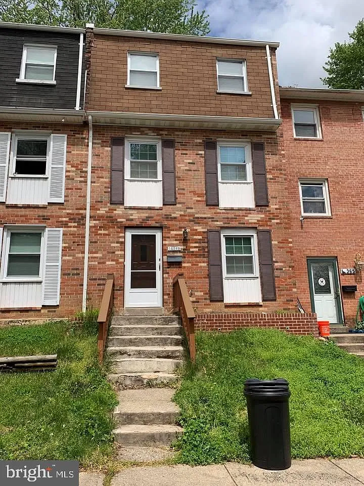3 bed, 2.0 bath, 1811 sqft, $2,500 — Photo 1