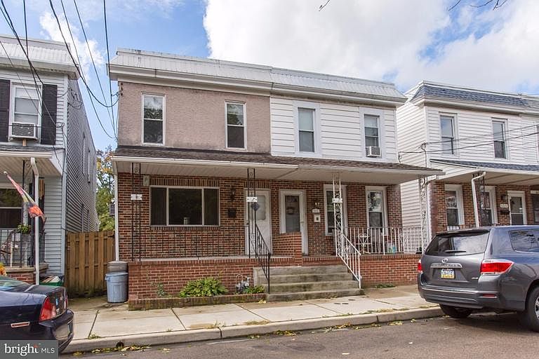 2nd image of 613 Maddock St