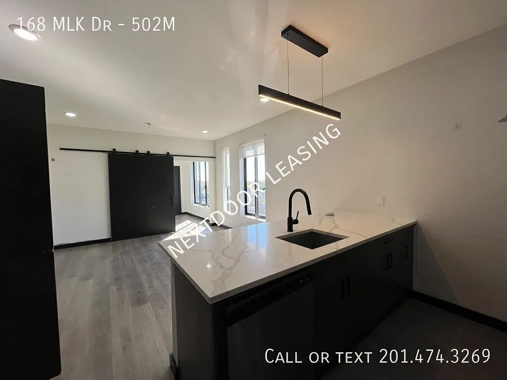 168 MLK Dr — Photo 2