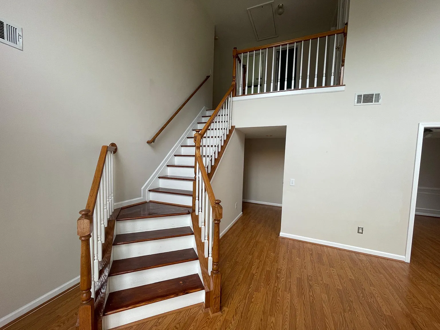 1069 Bexhill Dr — Photo 3