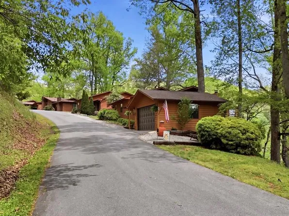 59 Golf Vista Dr, Franklin, NC 28734