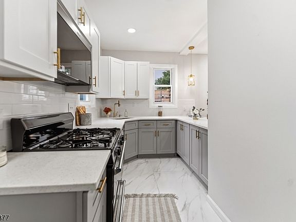 3rd image of 947-949 William St