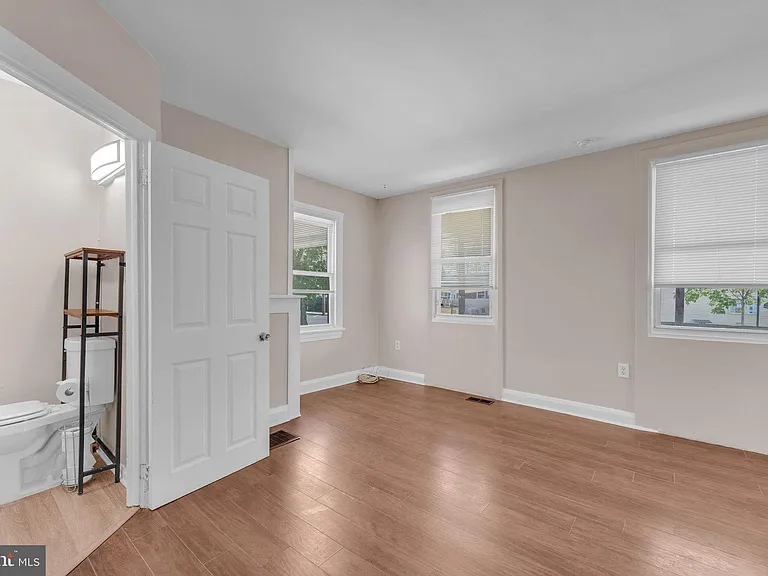 315 Burlington Ave — Photo 11