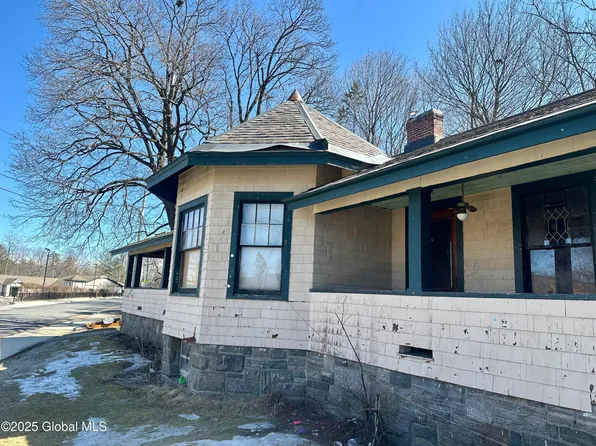 4 Palmer Avenue, Corinth, NY 12822