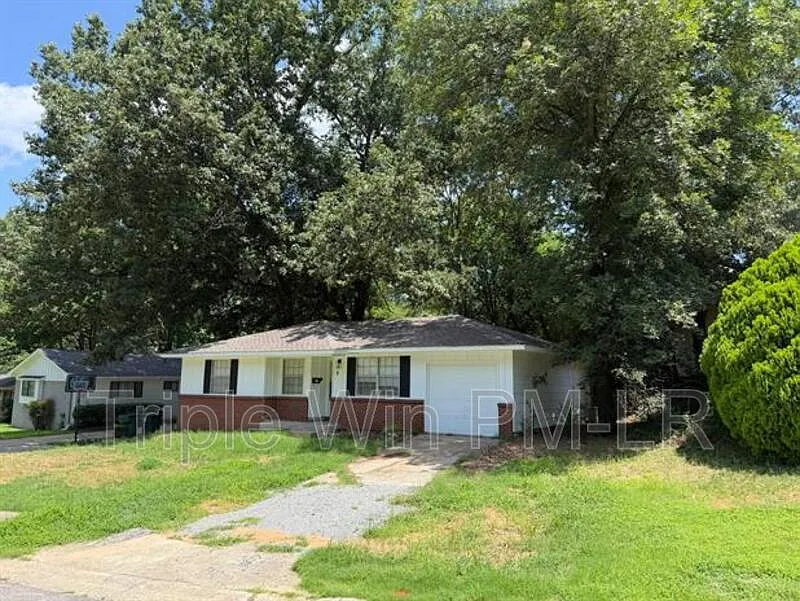 3 bed, 1.0 bath, $1,075 — Photo 4