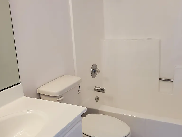 Harbor Village Apartments — Photo 5