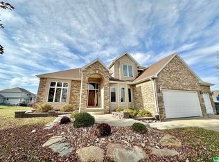 2911 Glen Ellen Rd, Sioux City, IA 51106