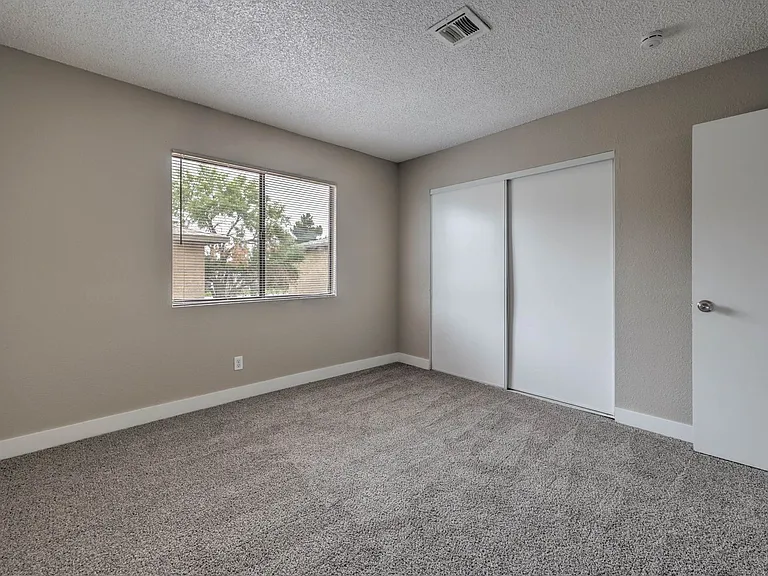 4571 Carriage Park Dr — Photo 11