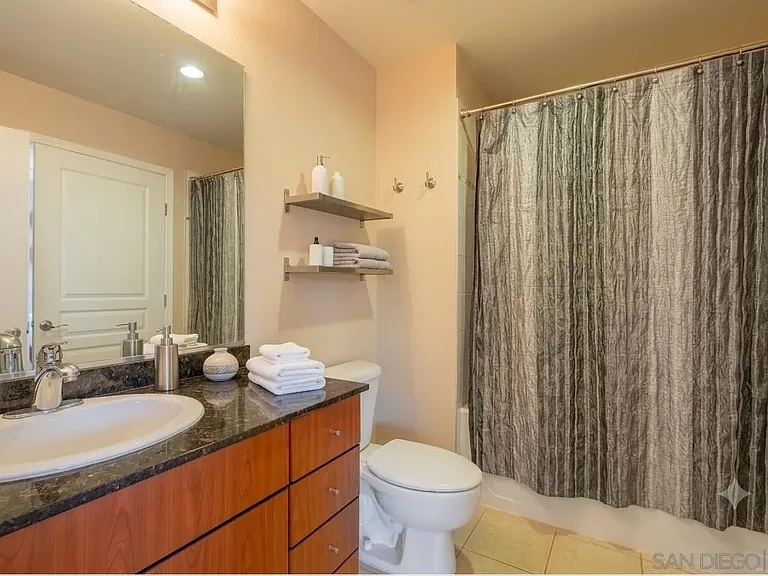300 W Beech St #1601 — Photo 7