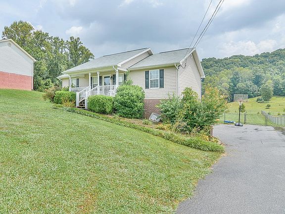 3rd image of 157 Meadowlark Dr