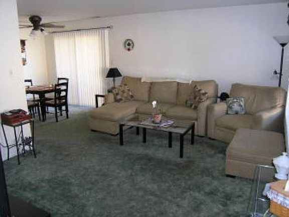 5th image of 25 E Hickory St APT C