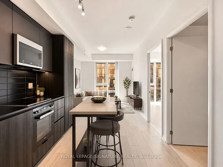 400 King St W #1519 — Photo 1