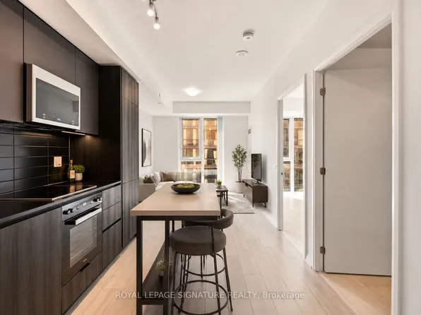 400 King St W, Toronto, ON