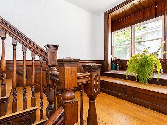 3rd image of 243 Campbell Ave #2