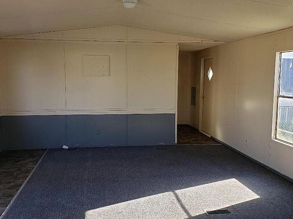 2nd image of 516 1/2 Avenue F Trlr 2