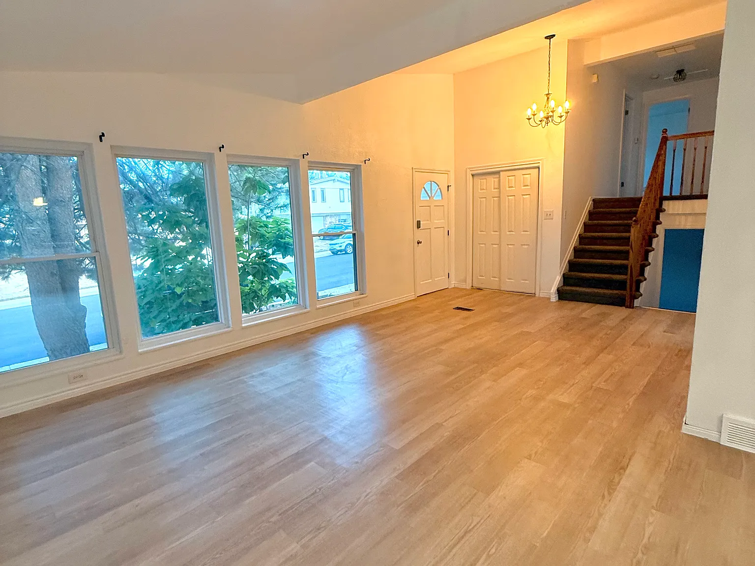 4 bed, 2075 sqft, $3,100 — Photo 2