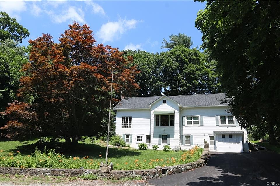 1st image of 7 Dorset Dr