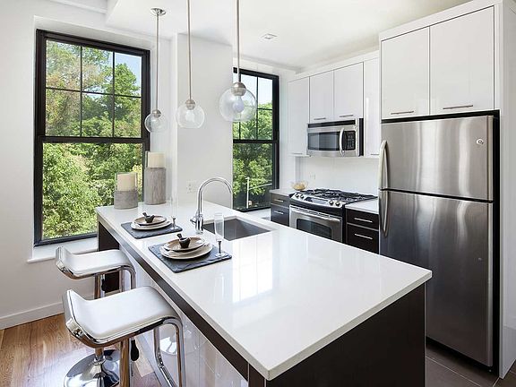 4th image of 10 Saint Pauls Pl APT 3T