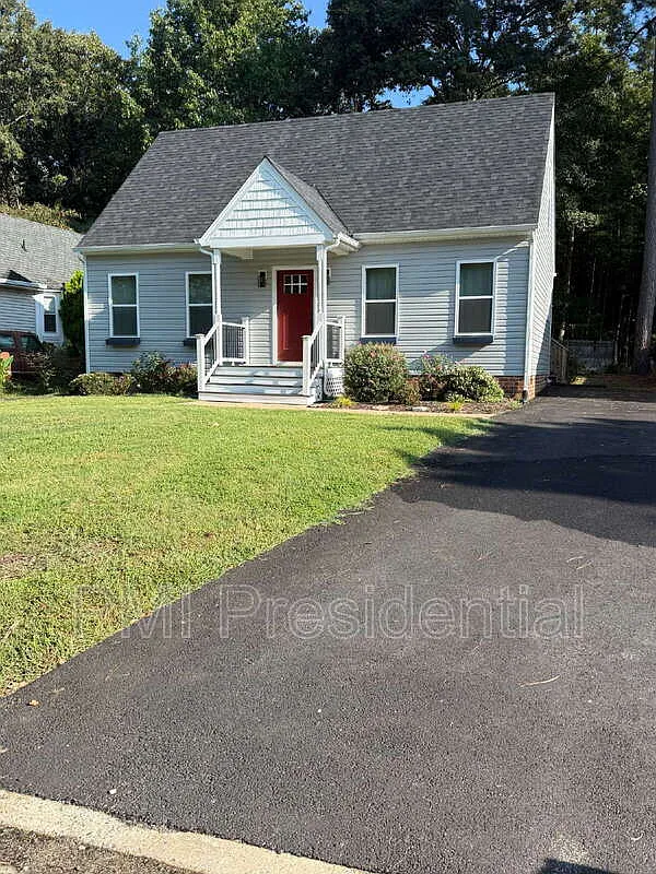 4 bed, 2.0 bath, 1252 sqft, $2,400 — Photo 2