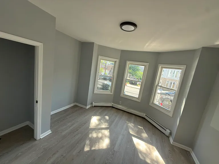 150 S 10th St #1 — Photo 3