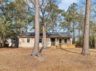 312 Kemper Rd, Hampstead, NC 28443