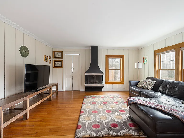 140 N Main St — Photo 3